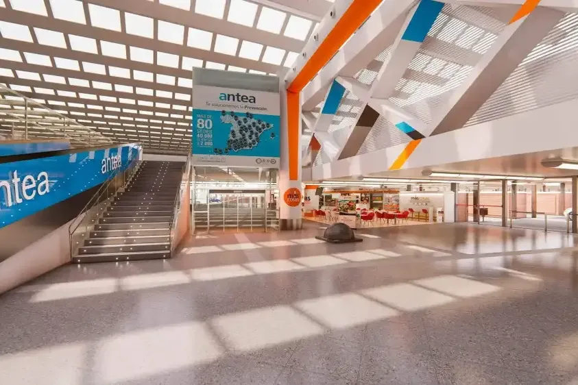 Quiosco comercial en vestíbulo de estación