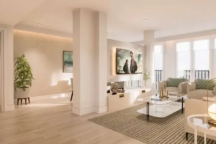 Salón luminoso con columnas y zona de estar