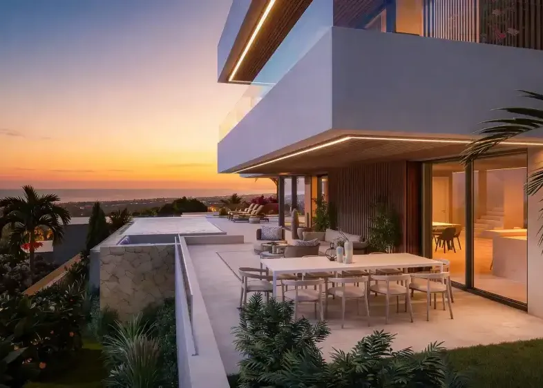 Villa Soal (Marbella): outdoor dining terrace with sea views at sunset