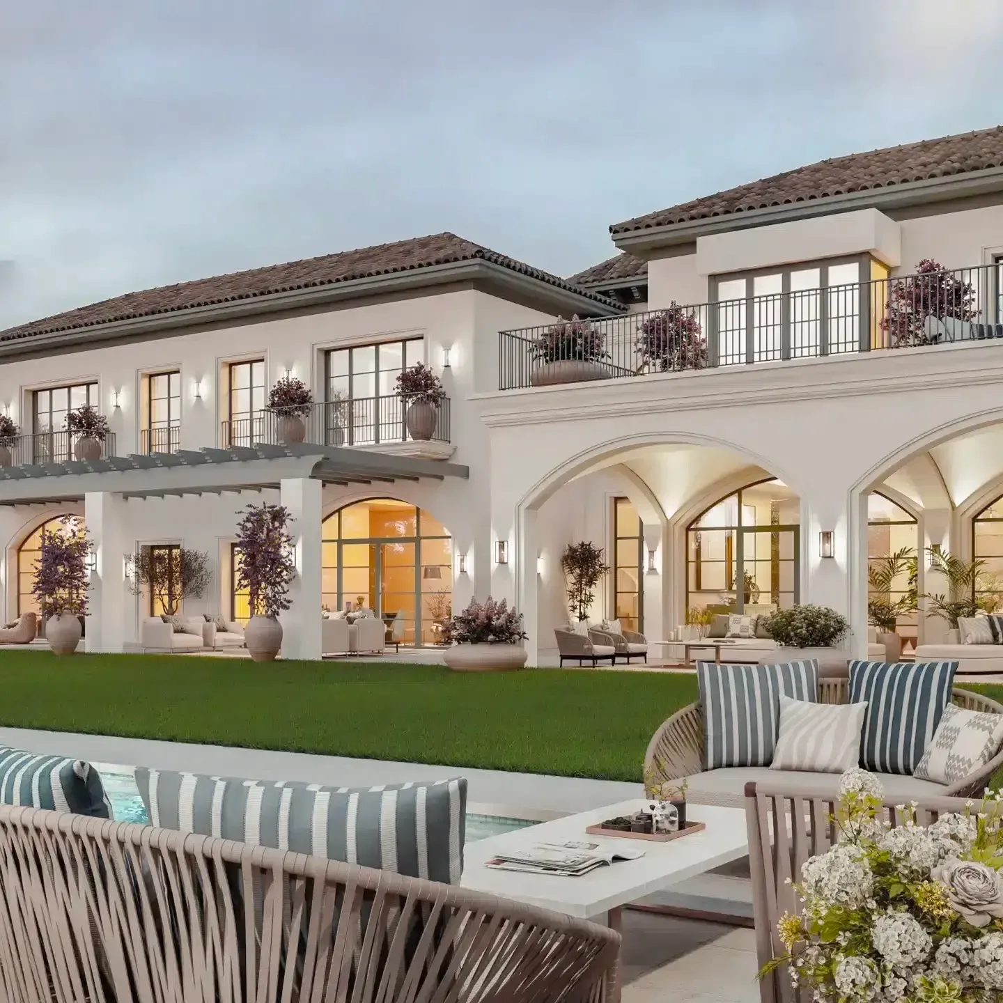 Villa Cerquilla: fachada al jardín con porches en arco, piscina y zona de estar exterior