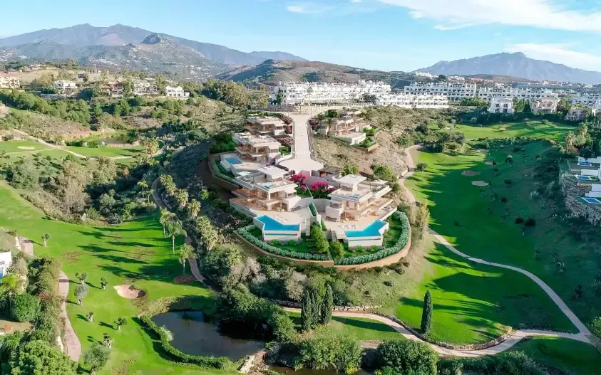 La Resina: aerial view of the residential scheme beside the golf course