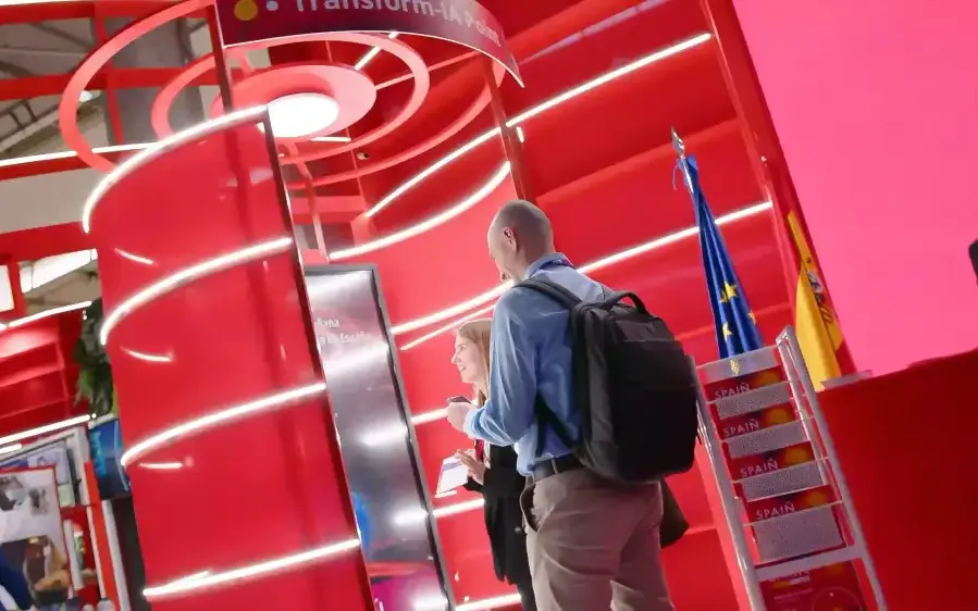Red.es TransformIA: metal Photo AI booth in the corporate colour with LED rings