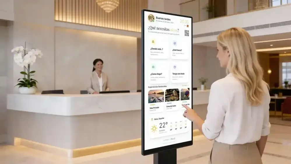 Placely: pantalla de inicio con servicios, experiencias y tiempo local en la recepción de un hotel