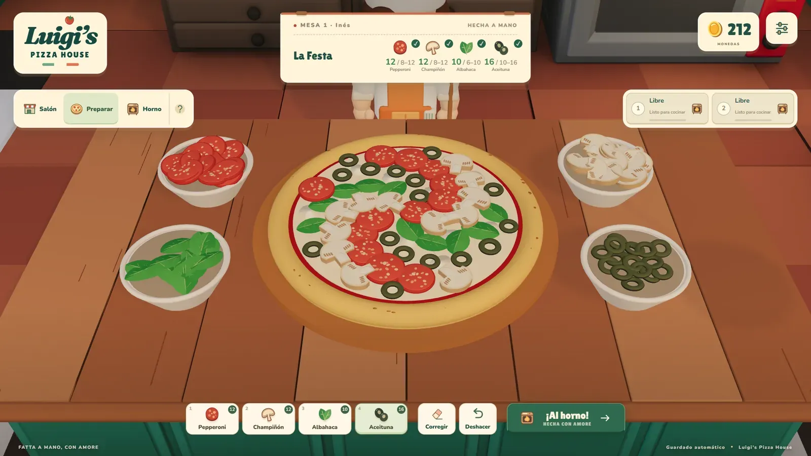 Mesa de preparación de Luigi's Pizza House con la pizza La Festa y los ingredientes colocados a mano